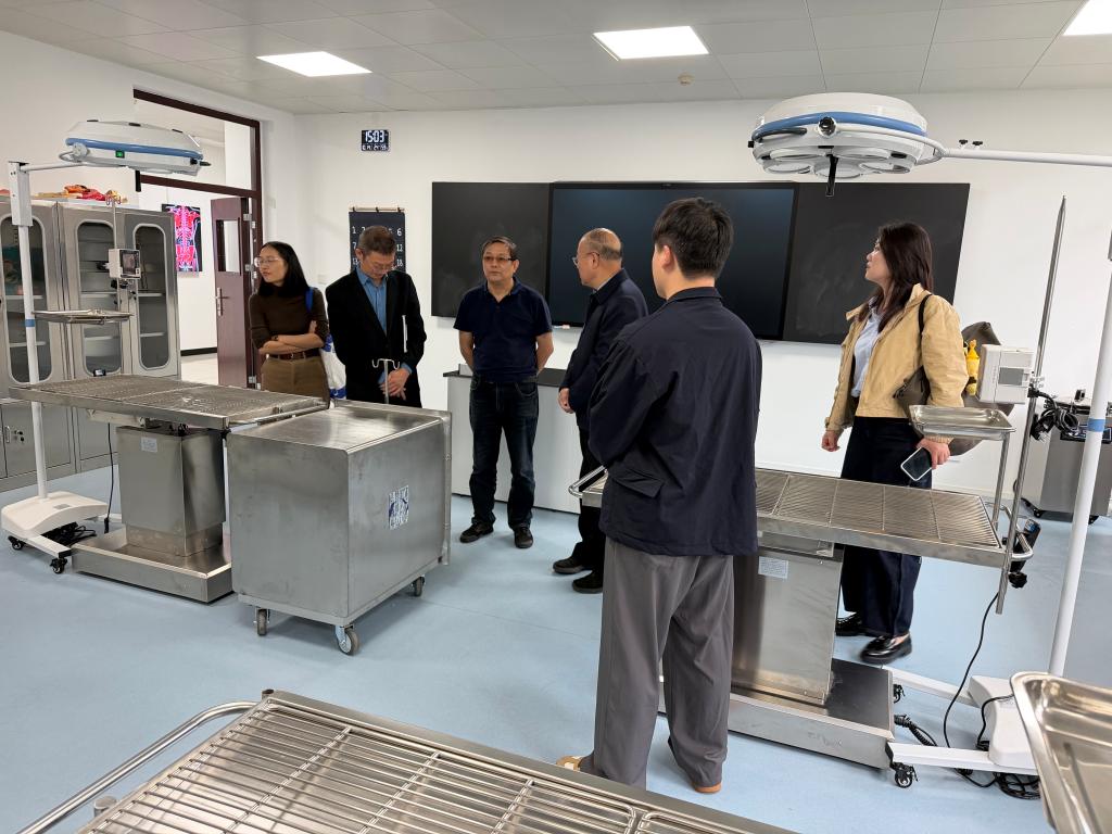 我校赴湖北恩施学院考察学习宠物医疗类专业建设经验